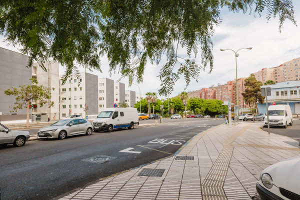 Calle Calzada Lateral del Norte, Las Palmas de Gran Canaria, Las Palmas, 35014